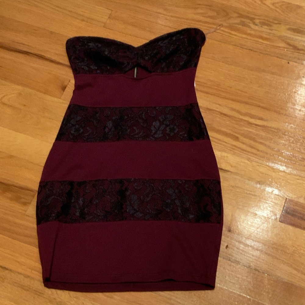Chic Strapless Burgundy and Black Dress
